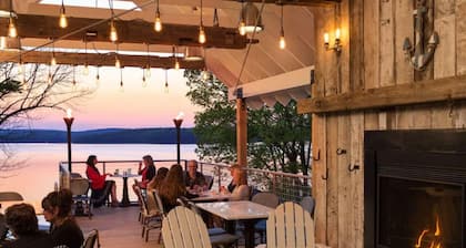 Wally's Cabin |New|Hot Tub|Kayaks|Firepit|Central