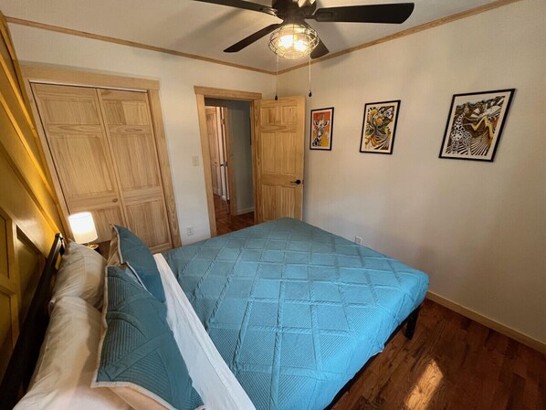 3 chambres, fer et planche à repasser, Wi-Fi gratuit, draps fournis