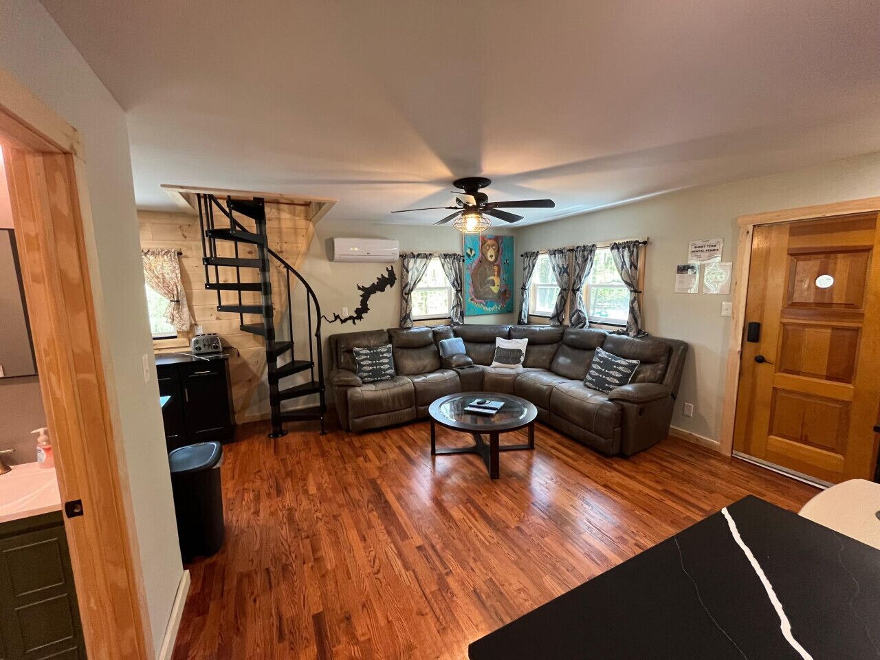 智能电视、壁炉、电子游戏、桌上足球