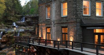 Wally`s Cabin|New|Hot Tub|Fireplace|Close to Town