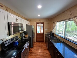 Fridge, microwave, oven, stovetop - Wally`s Cabin|New|Hot Tub|Kayaks|Firepit|Fireplace (Hawley)