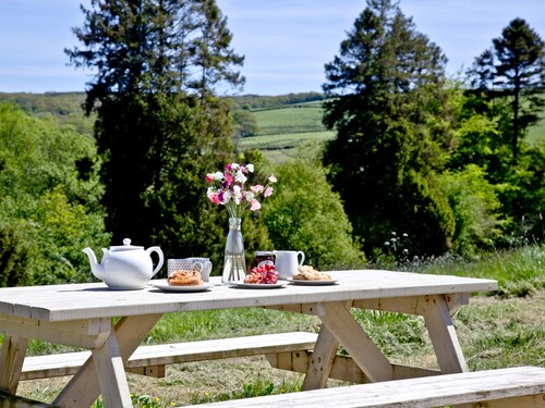 2 bedroom accommodation in Umberleigh