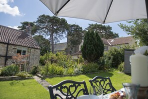 Outdoor dining - Church View, Nunnington, North York Moors (Nunnington)