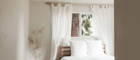 3 室のベッドルーム、デスク、WiFi (無料)、ベッドシーツ