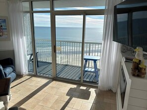 Smart TV, chimenea y videojuegos 