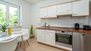 Grand-Apartment | Eigene Küche | Großer Kühlschrank, Mikrowelle, Ofen, Herdplatte