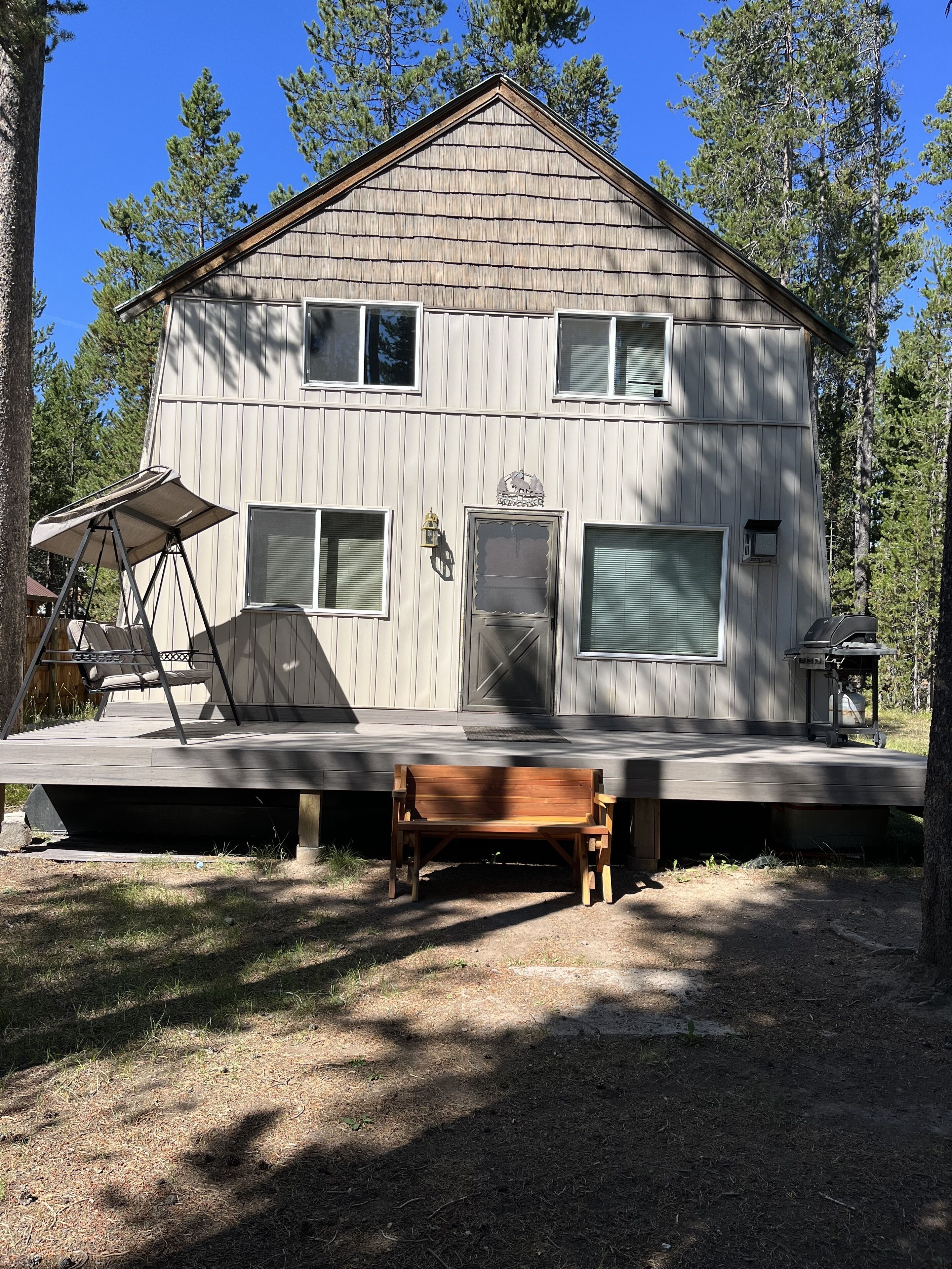 Five bedroom cabin in the heart of Island Park.