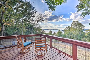 Terrace/patio - 'Foxtail' Cabin Retreat: Steps to Beaver Lake! (Rogers)