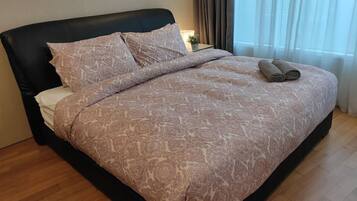 2 habitaciones, escritorio, tabla de planchar con plancha y wifi gratis