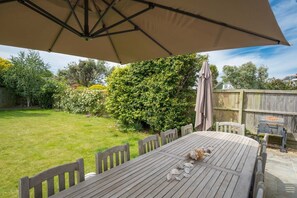 Outdoor dining - Homely, Elegant 3 bed property in the seaside village of Bembridge (Bembridge)