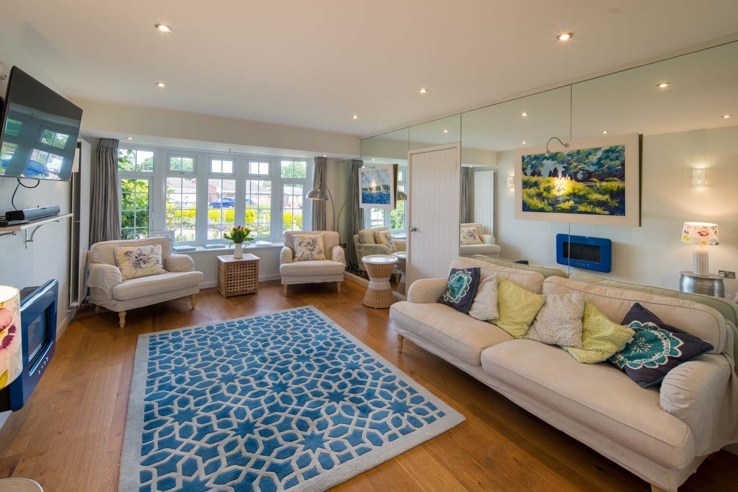 Smart TV, fireplace, table tennis