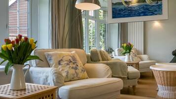 Smart-TV, Kamin, Tischtennisplatte