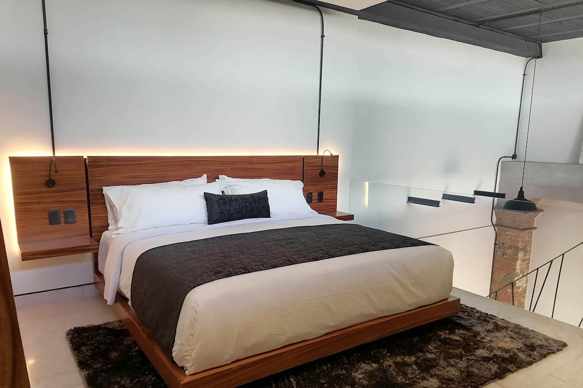 Luxury Suite | In-room safe, blackout drapes, iron/ironing board, WiFi (free)