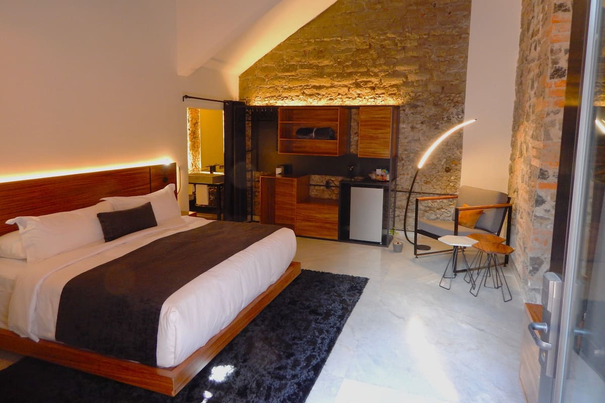 Standard Suite | In-room safe, blackout drapes, iron/ironing board, WiFi (free)