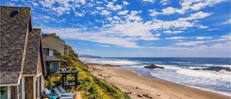 Plage, chaises longues, serviettes de plage