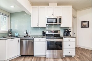 冰箱、微波炉、烤箱、炉灶