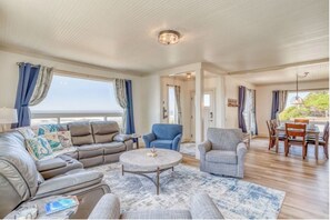 智能电视、壁炉、桌上足球、乒乓球