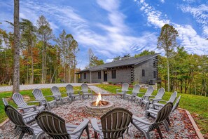 Property grounds - Gray Ridge - 6BR/4BA Modern Style Log Cabin - Walk to Old Man's Cave! (Logan)