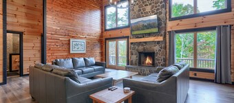 Gray Ridge - 6BR/4BA Modern Style Log Cabin - Walk to Old Man's Cave!