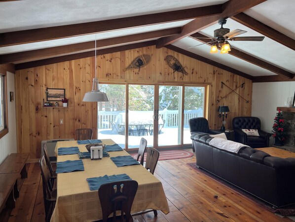 Smart TV, fireplace, DVD player, books