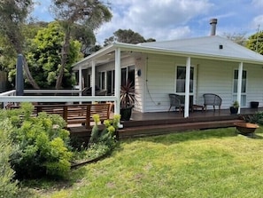 Terrace/patio - Relax in this boho coastal home walking distance to beautiful beach (Blairgowrie)