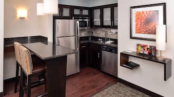 Fridge, microwave, stovetop, dishwasher