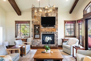 Interior - Fairway Ski and Golf Retreat by Avantstay Blocks From the Ski Lift! Beautiful Views w/ Hot Tub (Park City)