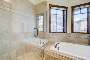 Interior - Fairway Ski and Golf Retreat by Avantstay Blocks From the Ski Lift! Beautiful Views w/ Hot Tub (Park City)
