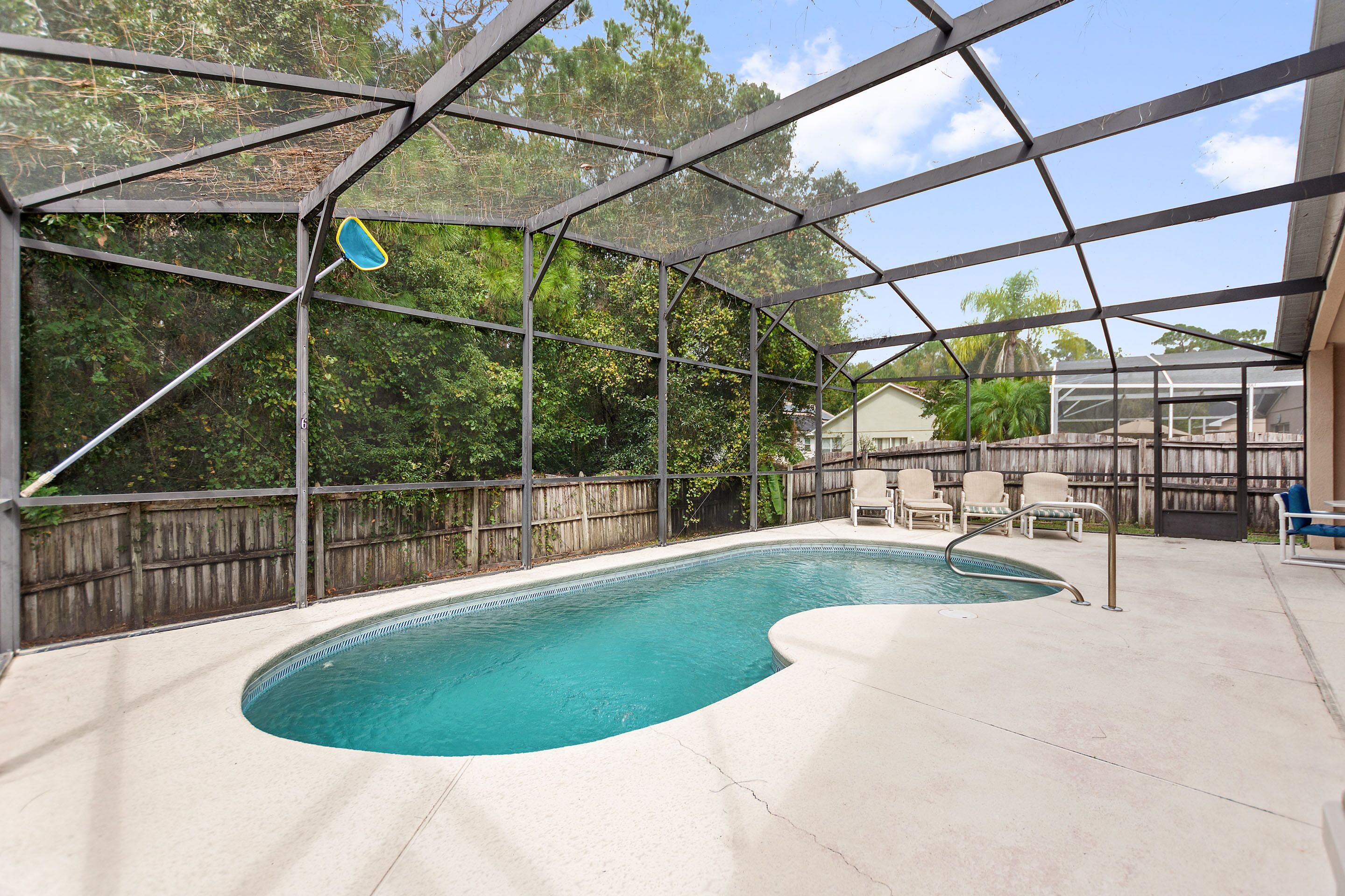 Private Pool on this Peaceful Community