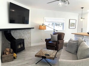 Smart TV, fireplace