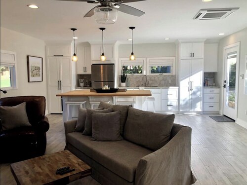 Country cottage just outside Ojai and close to nearby hiking trails