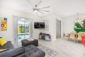 Smart TV, video games - Super Mario Themed Townhome In Champions Gate 15mi from Disney! (Davenport)