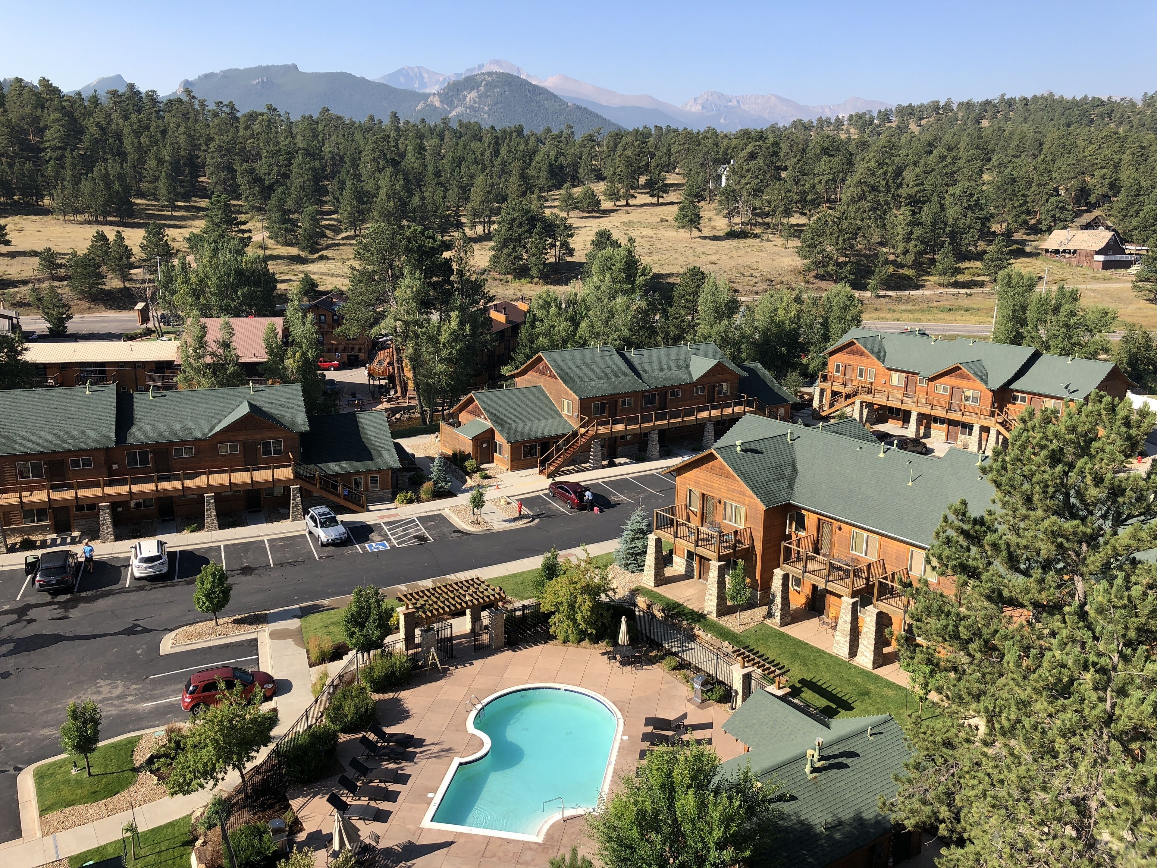 2 bedroom condo w/ a balcony, near a hot tub!#186