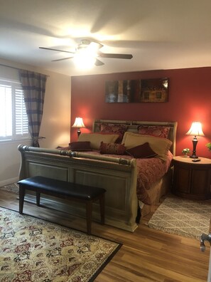 2 camere, una scrivania, ferro/asse da stiro, Wi-Fi gratuito