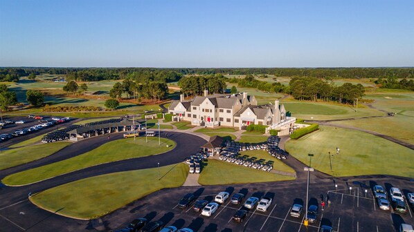 Exterior - Condo in Legends Golf Course Resort with a great Pub Next Door to the Unit (Myrtle Beach)