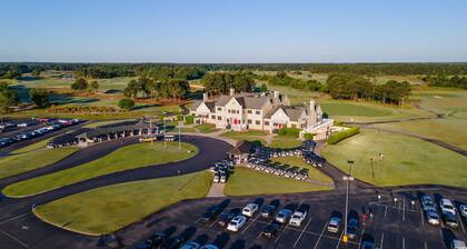 Condo in Legends Golf Course Resort with a great Pub Next Door to the Unit