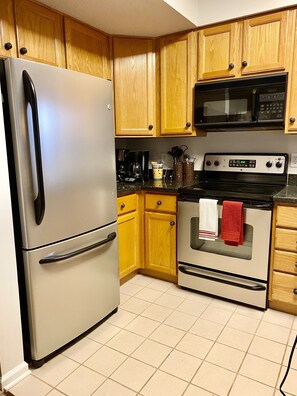 Fridge, microwave, oven, stovetop - Condo in Legends Golf Course Resort with a great Pub Next Door to the Unit (Myrtle Beach)
