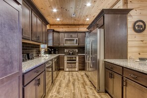 冰箱、微波炉、烤箱、炉灶