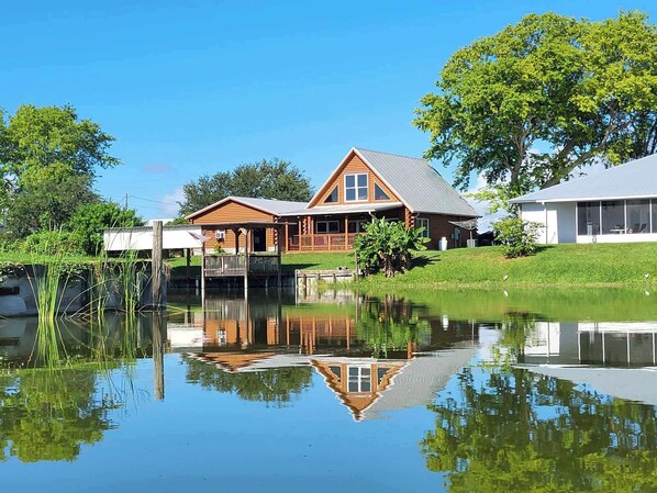 Exterior - Cabin with Boat Dock (Okeechobee)