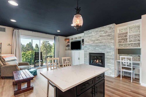 Top Floor Riverfront Condo at the edge of Downtown