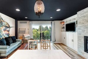 Télévision, cheminée