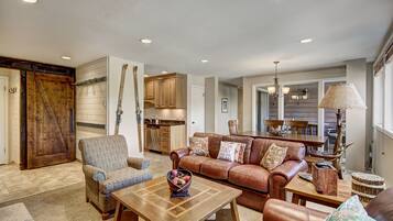 Televisión, chimenea, biblioteca musical y videoteca