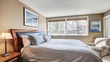 2 habitaciones, tabla de planchar con plancha, cuna de viaje y wifi