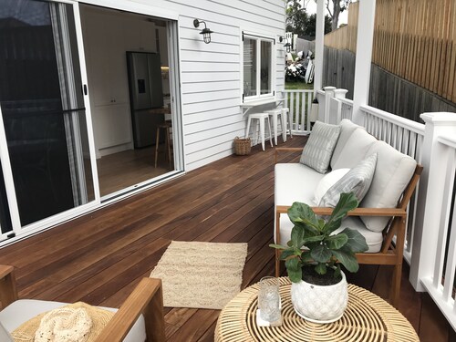 New 2 Bedroom Hamptons style Cottage,  close to beaches, cafes and city centre.