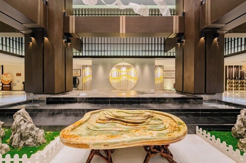 Grand Madison Hongjian Zhongchuan Airport