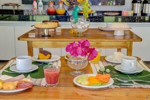 Free daily buffet breakfast