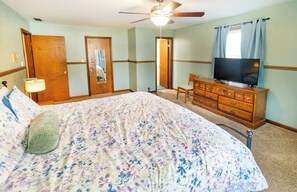 4 Schlafzimmer, Schreibtisch, Bügeleisen/Bügelbrett, Reisekinderbett