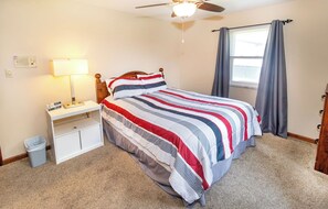 4 bedrooms, desk, iron/ironing board, travel cot