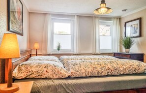 2 Schlafzimmer, Reisekinderbett, kostenloses WLAN, Bettwäsche