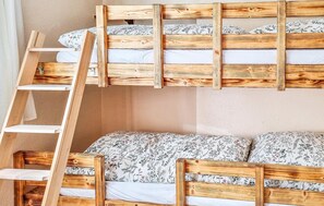 2 slaapkamers, reisbedje, gratis wifi, beddengoed